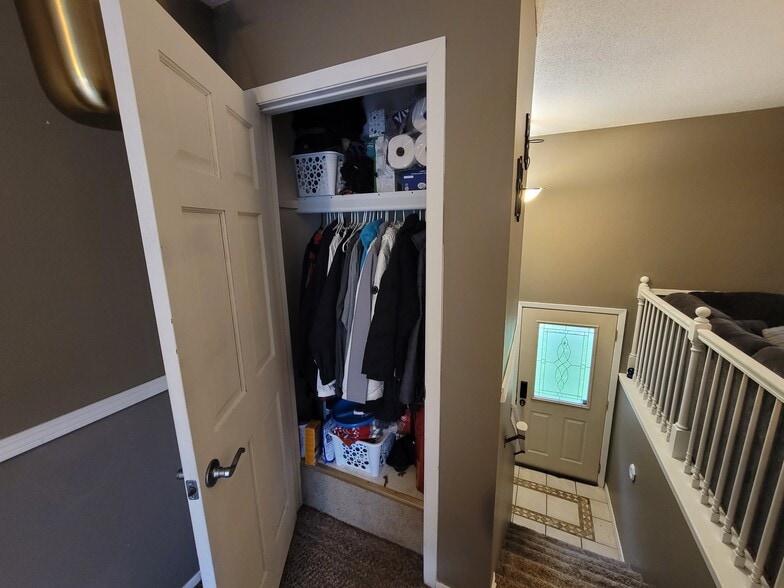 Building Photo - 2201 Tracy Ln