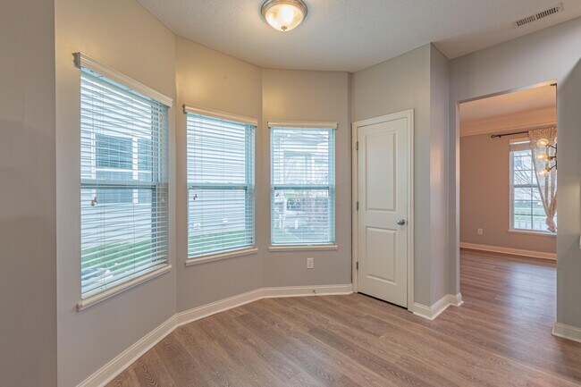 Building Photo - 6003 Bell Classic Dr