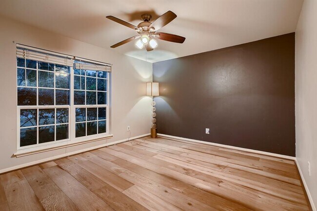 Building Photo - 5019 Oak Forest Dr