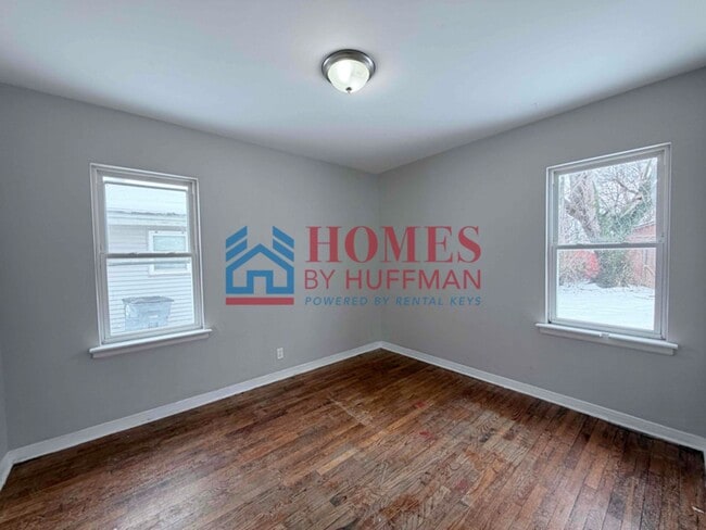 Building Photo - Three Bedroom House | $500 Deposit Special!