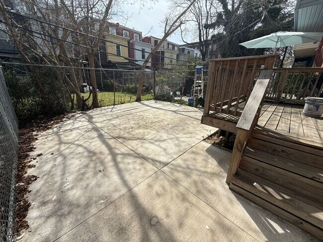 Building Photo - 5036 Sansom St