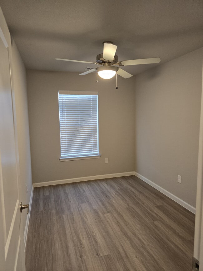 Building Photo - Millpond at Alice