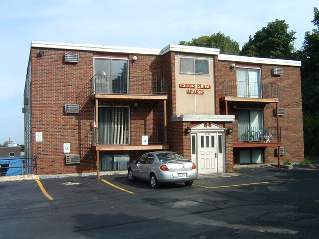 Primary Photo - 2006 W Genesee St