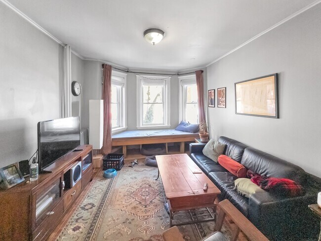 Building Photo - 593 Centre St