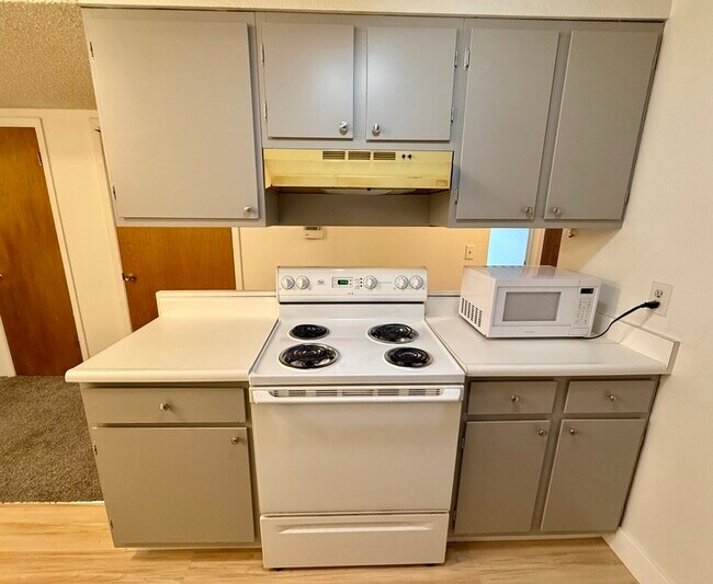 Building Photo - 1606 Cottonwood Dr