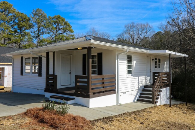 Building Photo - Cute Rental in Pell City