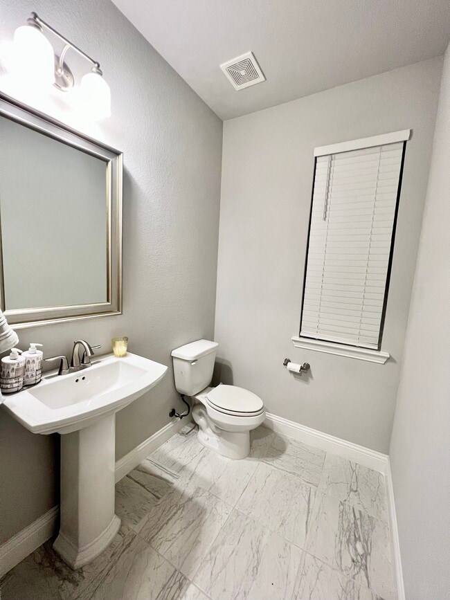 Building Photo - 980 Gentle Knoll Ln