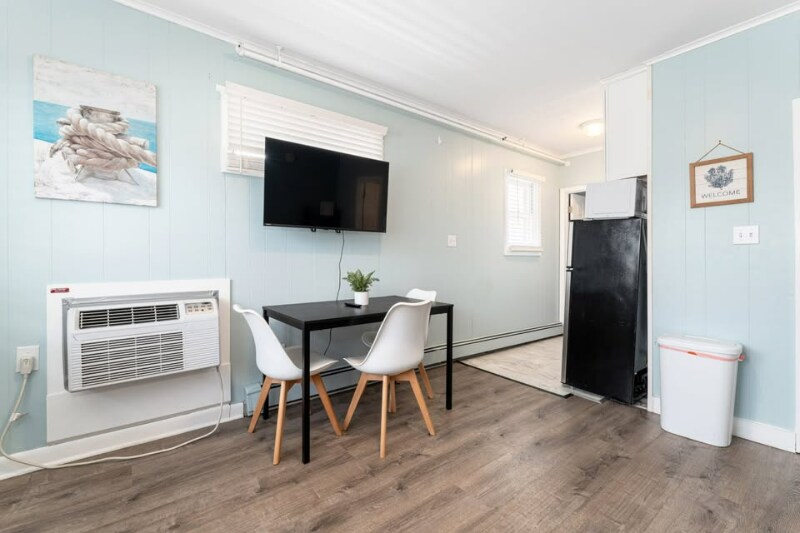 Building Photo - 46 E Grand Ave