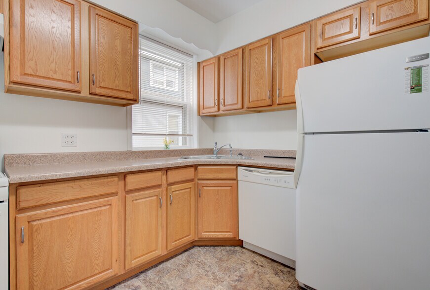 Building Photo - 532 Thomas Ave