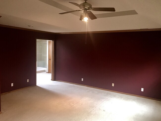 Building Photo - {15031} Charming Two Story Home + Huge, Fenced Yard + Cul de Sac