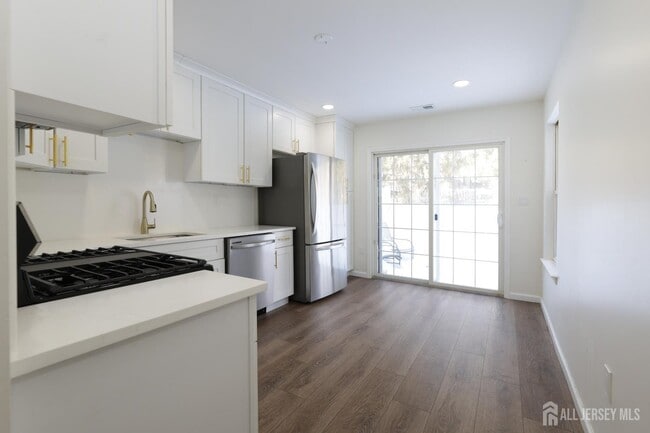 Building Photo - 42 Pennsbury Way