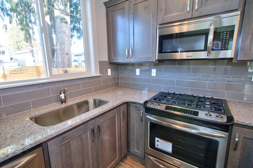 Building Photo - 9424 N Macrum Ave