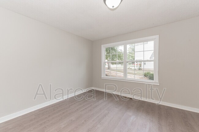 Building Photo - 9333 Kendall Dr