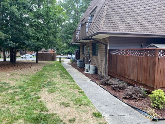 Building Photo - 2BR Finley Forest Condo – Minutes to Chapel Hill & UNC