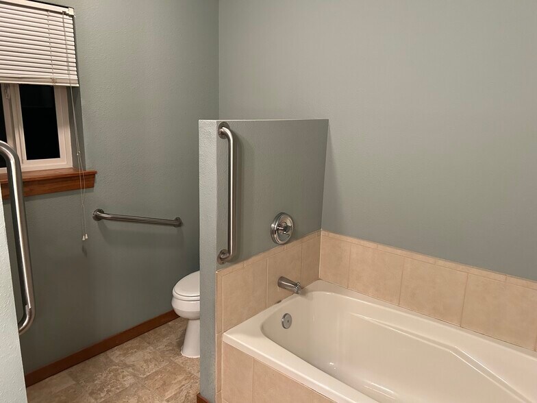 Building Photo - 70 Gila Dr