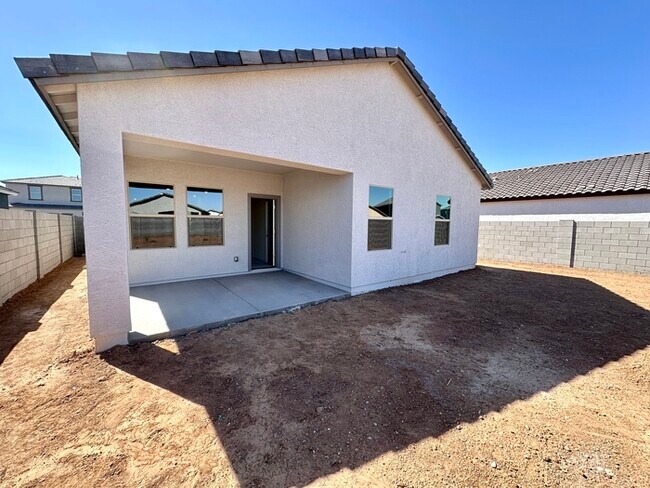 Building Photo - Beautiful new home in Bella Vista Farms, San Tan Valley! 9' ceilings, tile floors, granite counte...