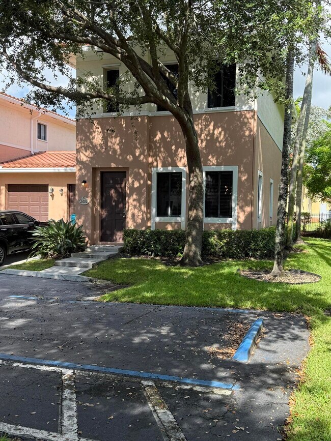 Primary Photo - 2600 Venetian Dr