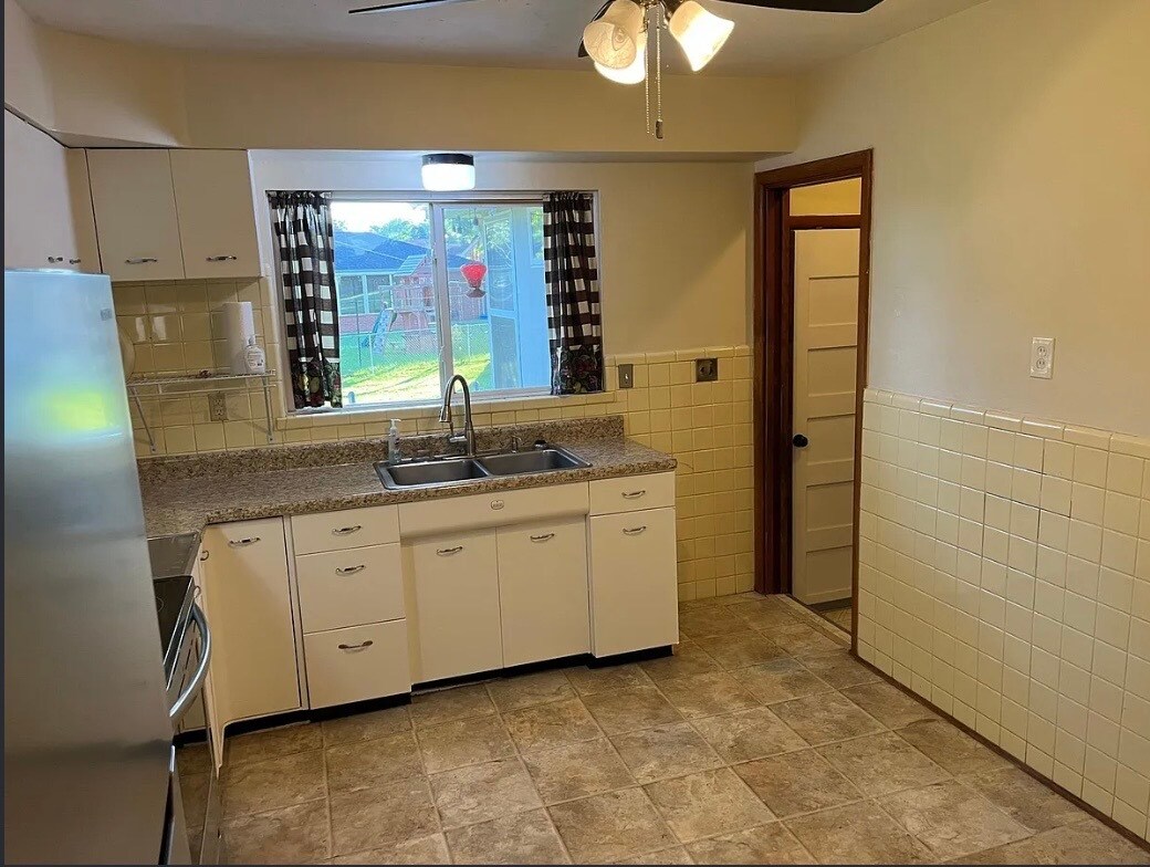 Building Photo - 2326 Fairy Bell Dr