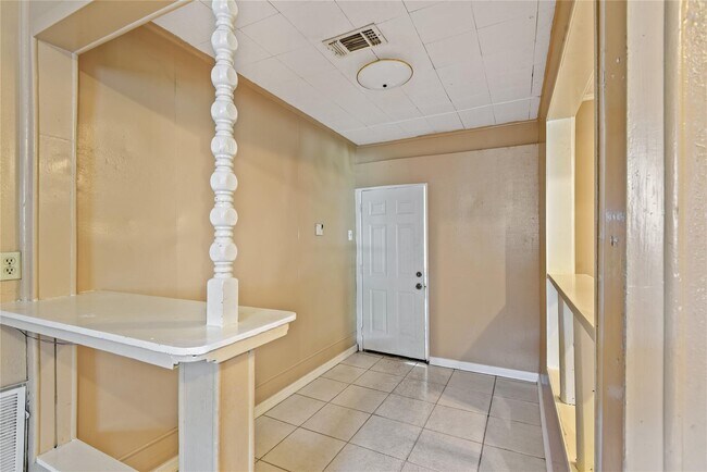 Building Photo - 2817 Lancaster Ln