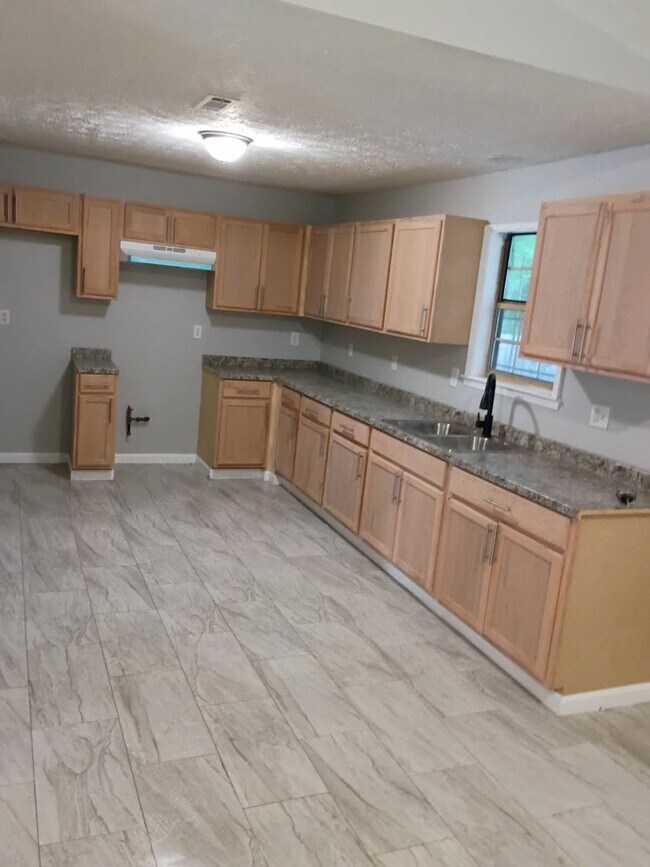 Building Photo - 135 Fruitwood Trce