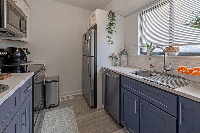 Building Photo - 39 Lance Cir