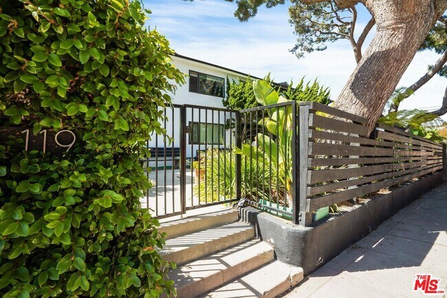 Building Photo - 119 Paloma Ave