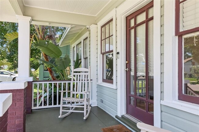 Building Photo - 712 E Caracas St