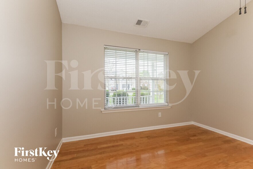 Building Photo - 1023 Southwind Trail Dr