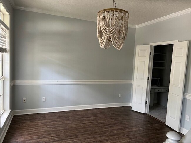 Building Photo - 4/2.5 located in Pinehurst subdivision