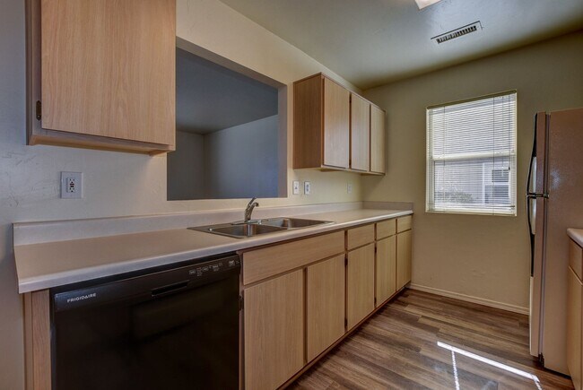 Building Photo - 6220 N Buckboard Dr