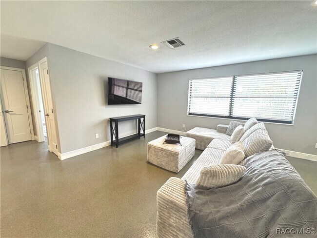 Building Photo - 1331 NW 20th Ave