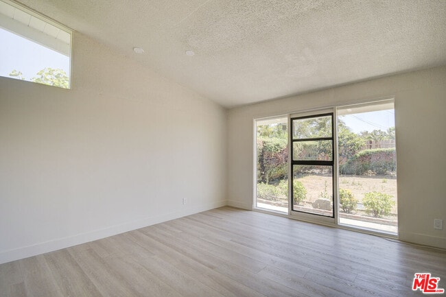 Building Photo - 5452 Rockledge Dr