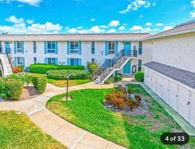 Building Photo - 215 Palm Dr