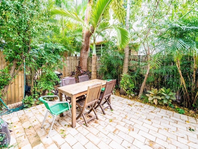 Building Photo - 1127 Meridian Ave