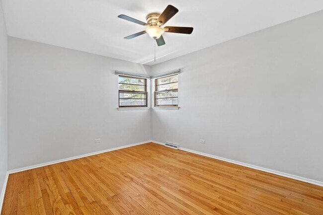 Building Photo - 4923 Prospect Ave