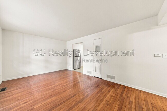 Building Photo - 913 3rd St