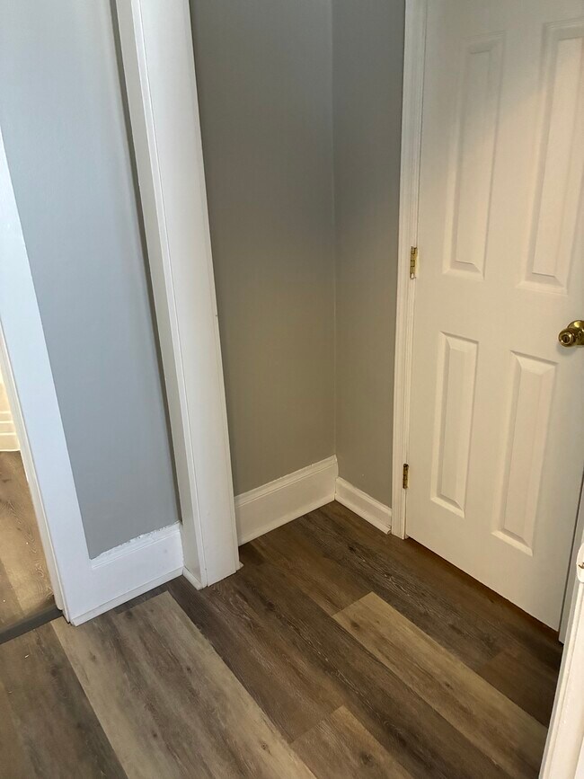 Building Photo - 1127 Mill St