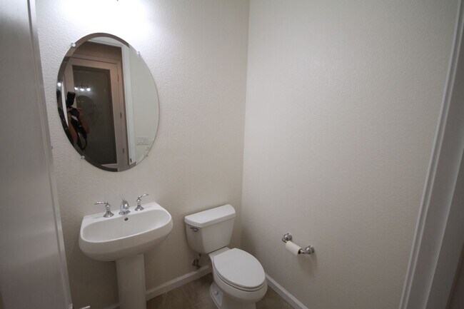 Building Photo - 3 Bed| 2.5 Bath | 2448 SF | 2 Separate Garages | Two Story Home | Tenant pays $190 for WS&G.