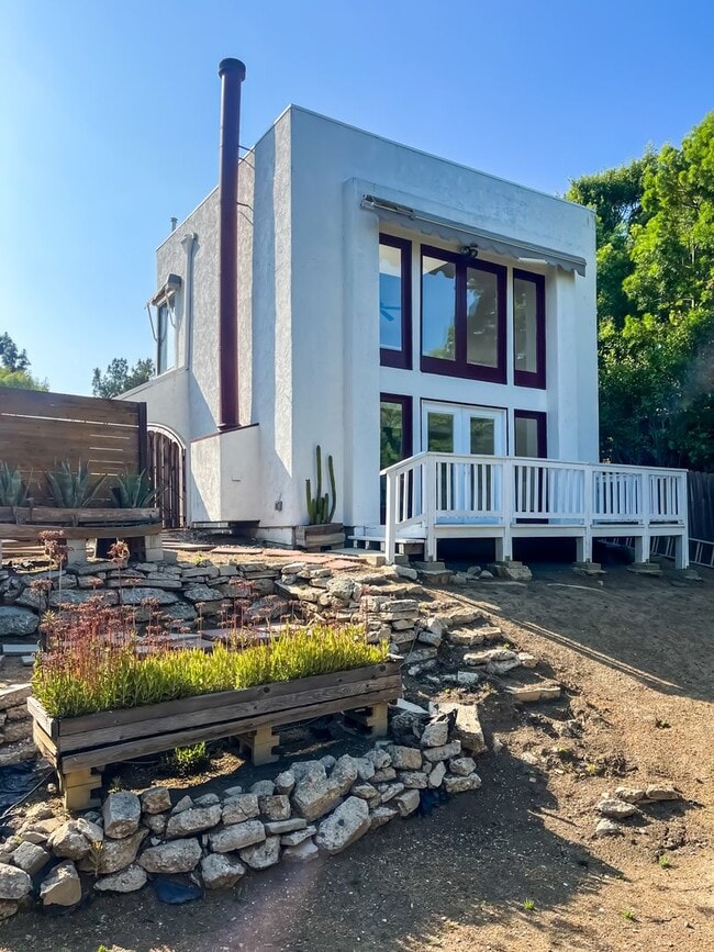 Primary Photo - Stunning Light-Flooded Architectural 1BR L...