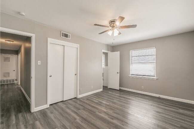 Building Photo - 7513 Maple Dr