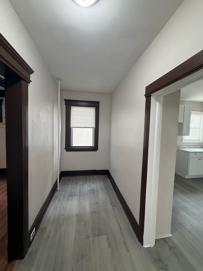 Building Photo - 203 Hollywood Ave