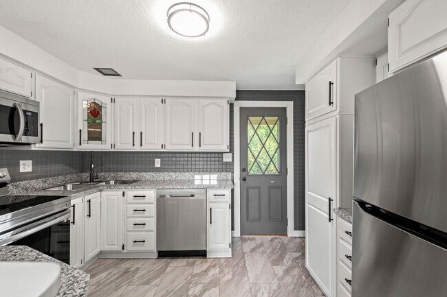 Building Photo - Stunning 2 bedroom, 2 bathroom home in Mck...