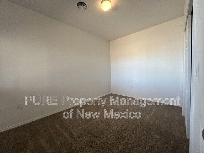 Building Photo - 2208 E Ranch Dr