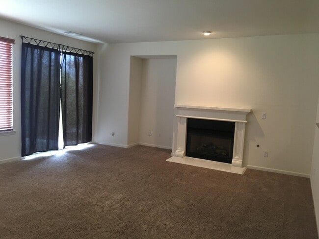 Building Photo - COMING SOON! Single Story 4 Bed in Curti R...