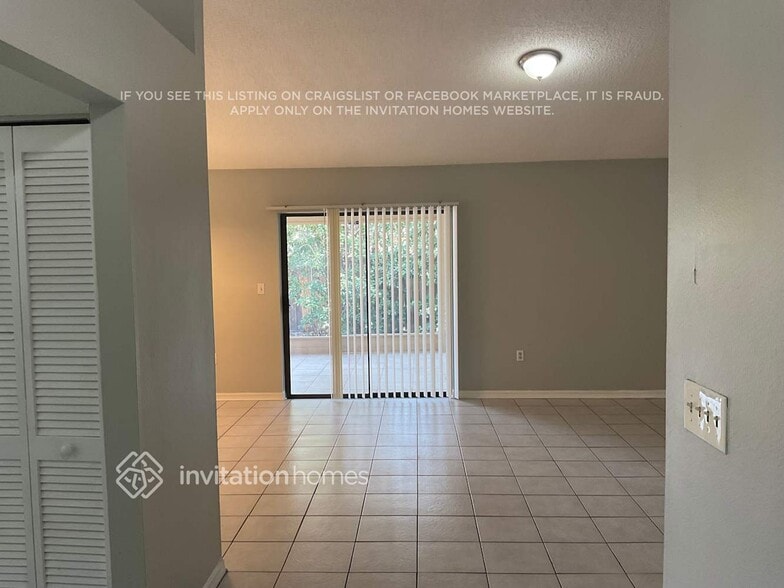 Building Photo - 521 Carlsbad Dr