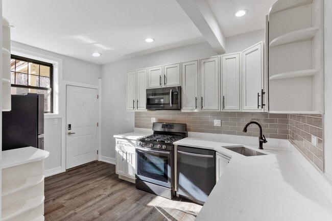 Building Photo - 6109 N Winthrop Ave