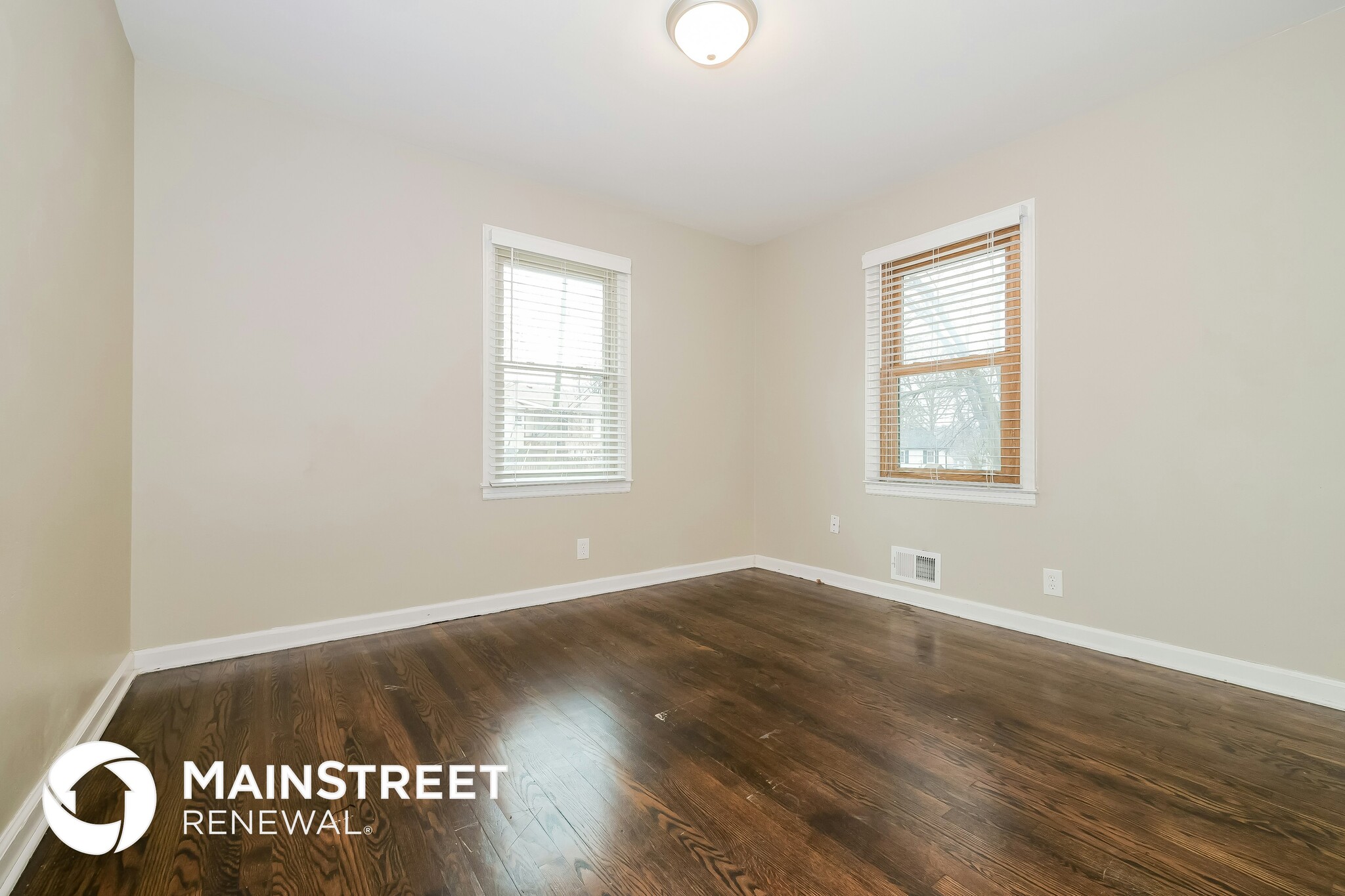 Building Photo - 4806 Vermont Ave