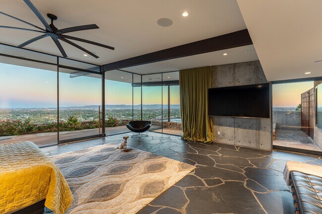 Building Photo - 4925 E Red Rock Dr