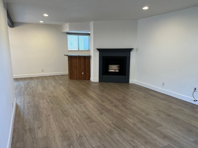 Building Photo - 12938 Valleyheart Dr