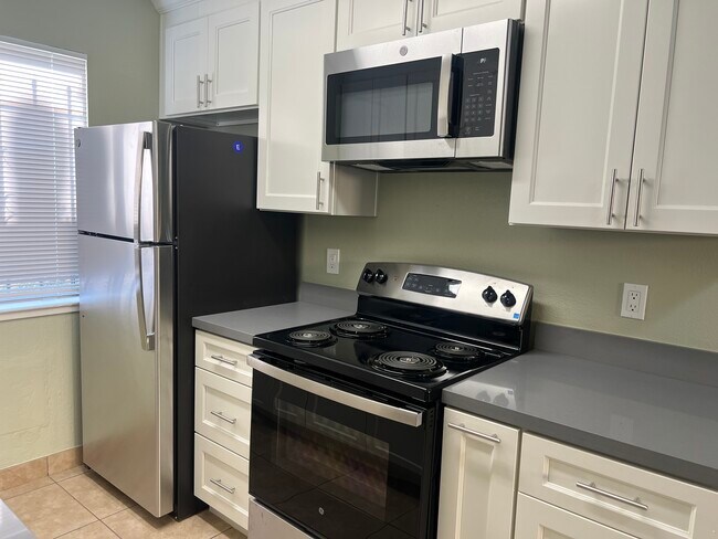 Building Photo - 2125 92nd Ave